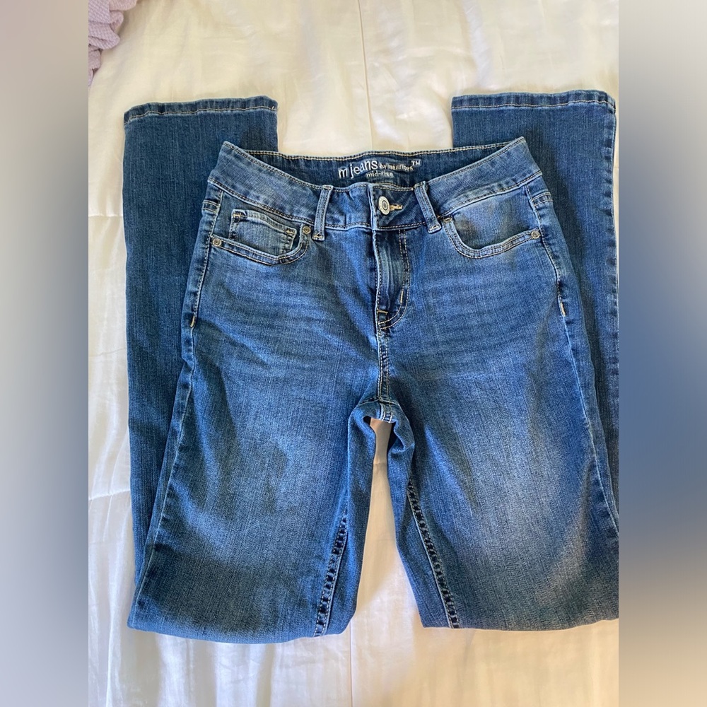 Maurices NWOT Blue Midrise Boot Cut Jeans with Classic Styling On Pockets Size 2
